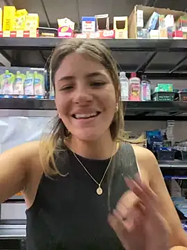 Andrea18 blonde online show from 4, 5, 2026