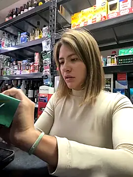 Snapshot of Andrea18_blonde chatting on 26, 11, 2025 Andrea18 blonde online show from 26, 11, 2025