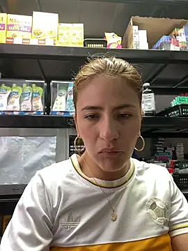 Snapshot of Andrea18_blonde chatting on 17, 6, 2026 Andrea18 blonde online show from 17, 6, 2026
