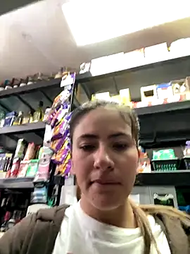 Snapshot of Andrea18_blonde chatting on 24, 10, 2025 Andrea18 blonde online show from 24, 10, 2025