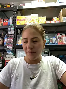 Snapshot of Andrea18_blonde chatting on 24, 6, 2026 Andrea18 blonde online show from 24, 6, 2026