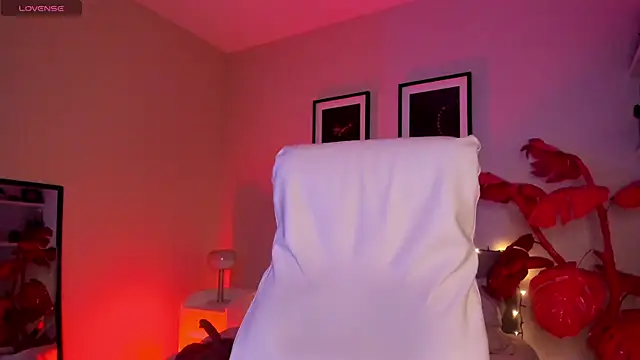 Snapshot of Gigi_Strawberry chatting on 5, 2, 2026 Gigi Strawberry online show from 5, 2, 2026