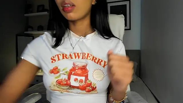 Gigi Strawberry online show from 15, 10, 2025