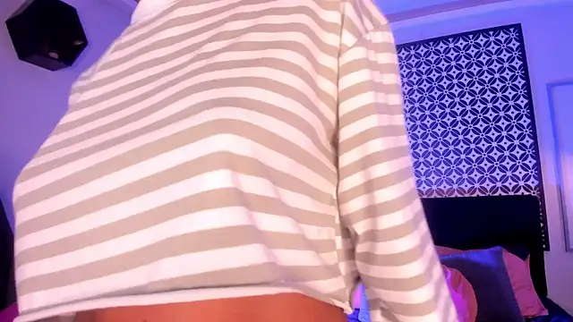 Gigi Strawberry online show from 14, 3, 2025