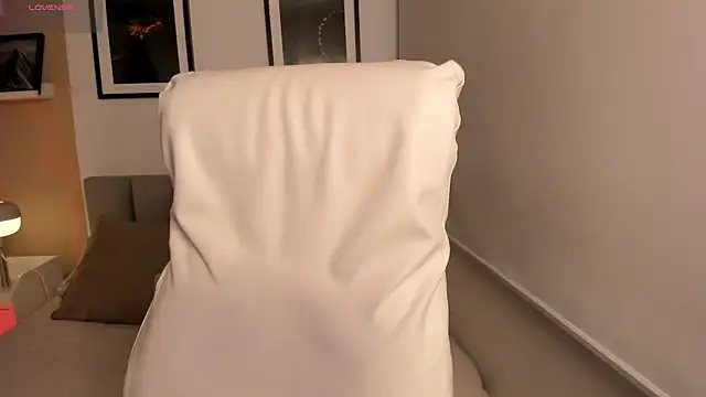 Gigi Strawberry online show from 28, 11, 2025