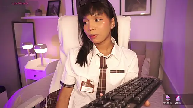 Gigi Strawberry online show from 17, 10, 2025