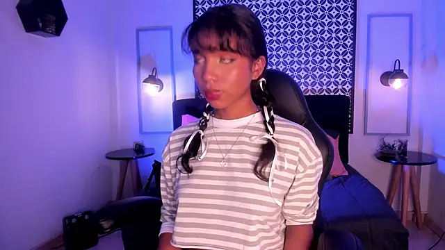 Gigi Strawberry online show from 14, 3, 2025