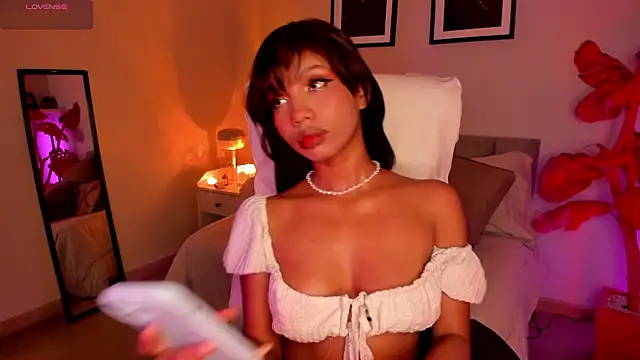 Gigi Strawberry online show from 1, 4, 2026