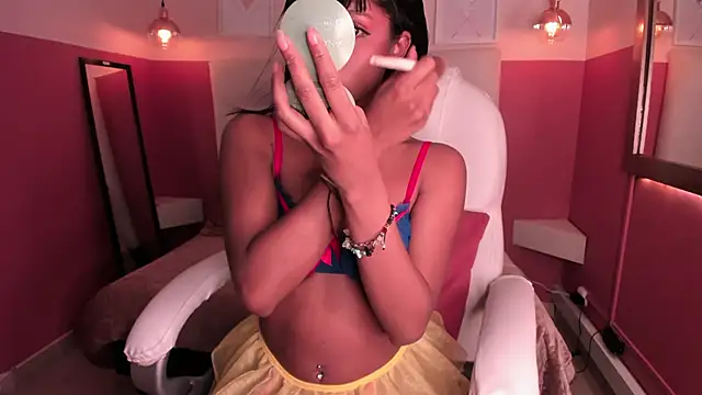 Gigi Strawberry online show from 3, 10, 2025