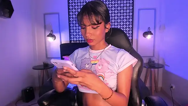 Gigi Strawberry online show from 19, 3, 2025