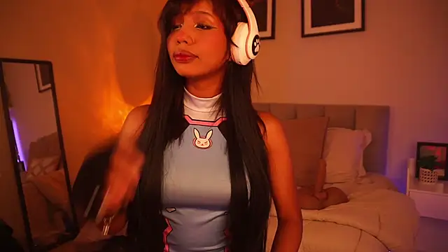 Gigi Strawberry online show from 19, 4, 2026