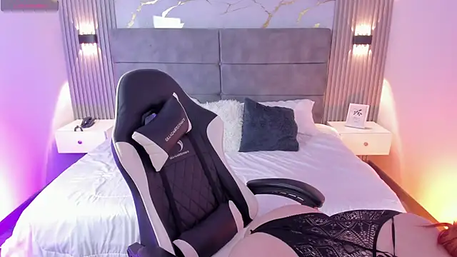 whiteatenea online show from 22, 9, 2025