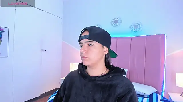 Liiam smith  online show from 22, 10, 2025