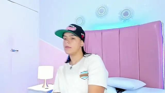 Liiam smith  online show from 13, 11, 2025