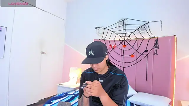 Liiam smith  online show from 28, 10, 2025