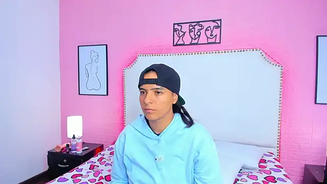  Emma whiitee  online show from 15, 10, 2025