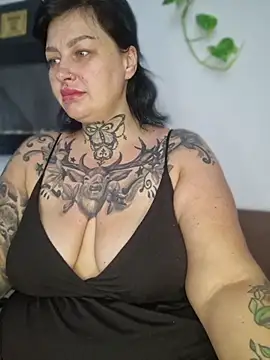 Snapshot of CannabisQueenn chatting on 8, 7, 2026 CannabisQueenn online show from 8, 7, 2026