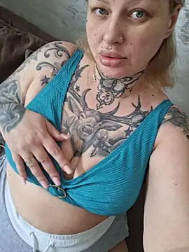 CannabisQueenn online show from 10, 3, 2026