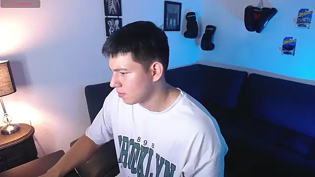 Snapshot of JamesCr_ chatting on 1, 3, 2026 JamesCr online show from 1, 3, 2026