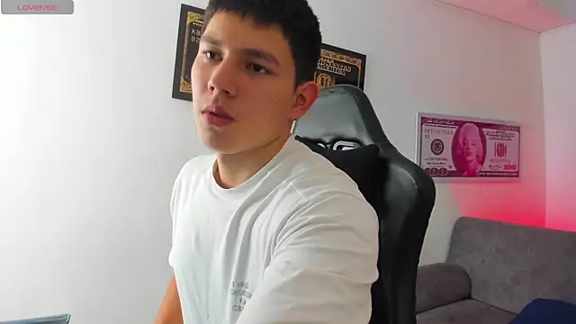 JamesCr  online show from 8, 3, 2025