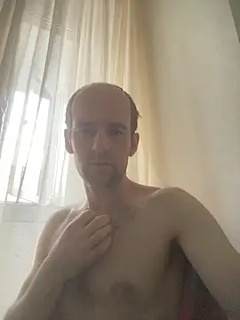 Snapshot of LynnAhNight chatting on 5, 10, 2025 LynnAhNight online show from 5, 10, 2025