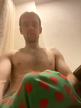 Snapshot of LynnAhNight chatting on 18, 10, 2025 LynnAhNight online show from 18, 10, 2025