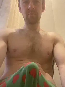 Snapshot of LynnAhNight chatting on 19, 10, 2025 LynnAhNight online show from 19, 10, 2025