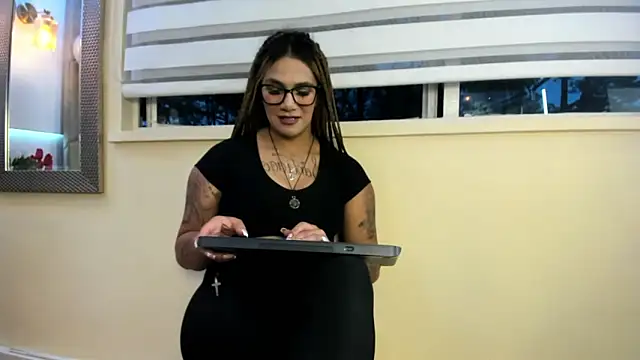 AzunaStar online show from 12, 2, 2026