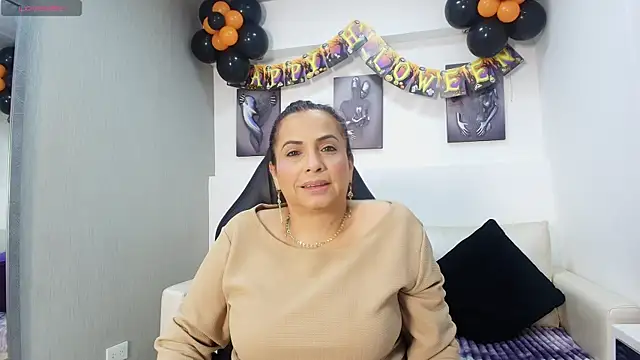 Snapshot of GochitaWild chatting on 12, 10, 2025 GochitaWild online show from 12, 10, 2025