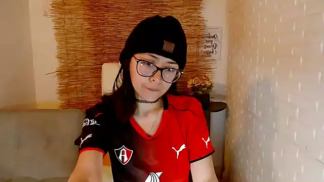 Luna 7 777 online show from 3, 3, 2025