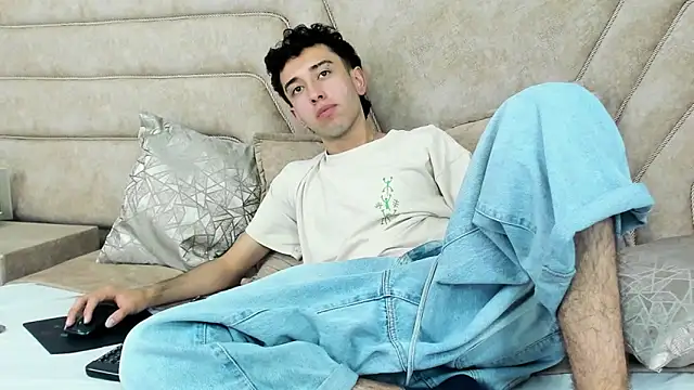 Snapshot of erickblaze_wm chatting on 3, 3, 2025 erickblaze wm online show from 3, 3, 2025