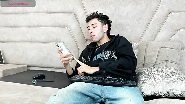 Snapshot of erickblaze_wm chatting on 7, 3, 2025 erickblaze wm online show from 7, 3, 2025