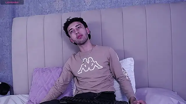 Snapshot of erickblaze_wm chatting on 8, 3, 2025 erickblaze wm online show from 8, 3, 2025