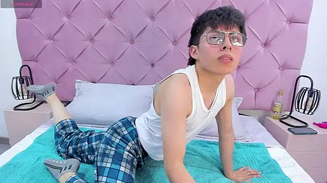 PepperTwink online show from 22, 3, 2025