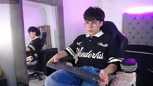 PepperTwink online show from 15, 9, 2025