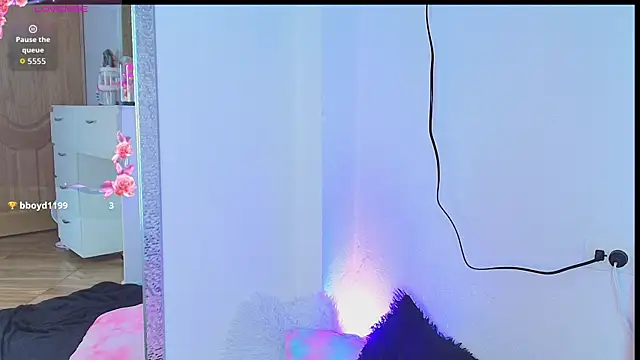 Snapshot of maddie_18 chatting on 8, 11, 2025 maddie 18 online show from 8, 11, 2025