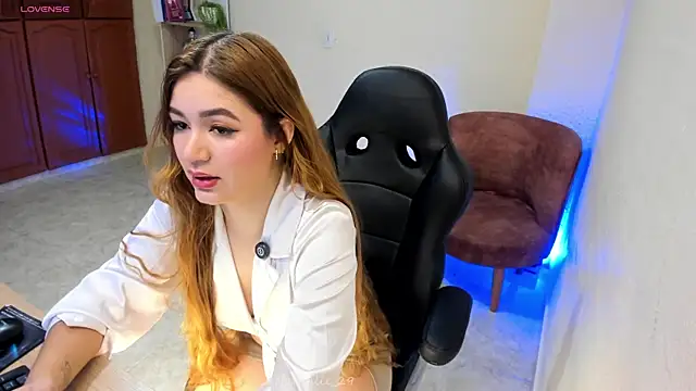 Nathalie 29 online show from 13, 5, 2026