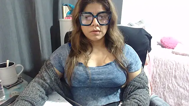 Snapshot of KatteAngelLat chatting on 5, 7, 2026 KatteAngelLat online show from 5, 7, 2026