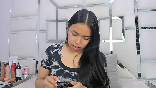 ZoeWan69 online show from 18, 12, 2025