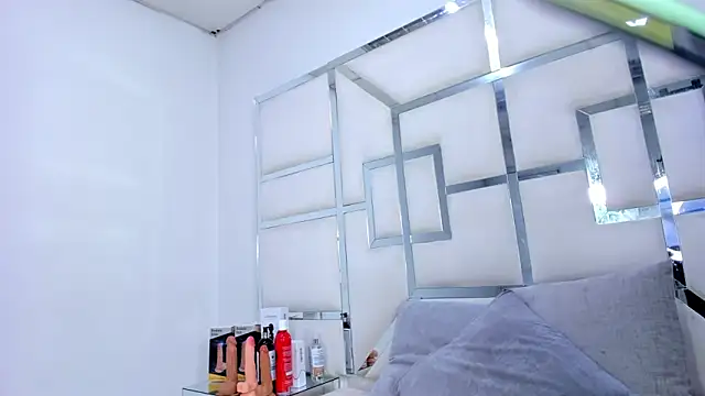 ZoeWan69 online show from 5, 11, 2025