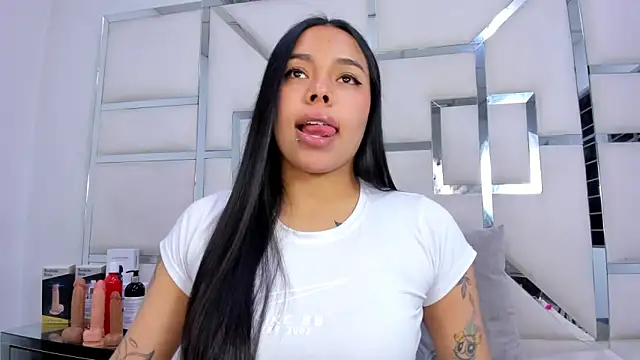 ZoeWan69 online show from 27, 11, 2025