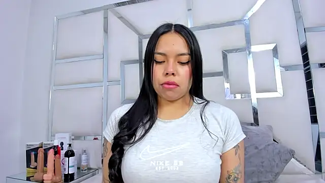 ZoeWan69 online show from 21, 11, 2025