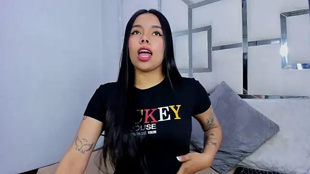 ZoeWan69 online show from 7, 10, 2025