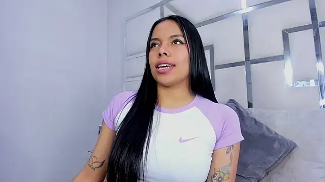 ZoeWan69 online show from 5, 10, 2025