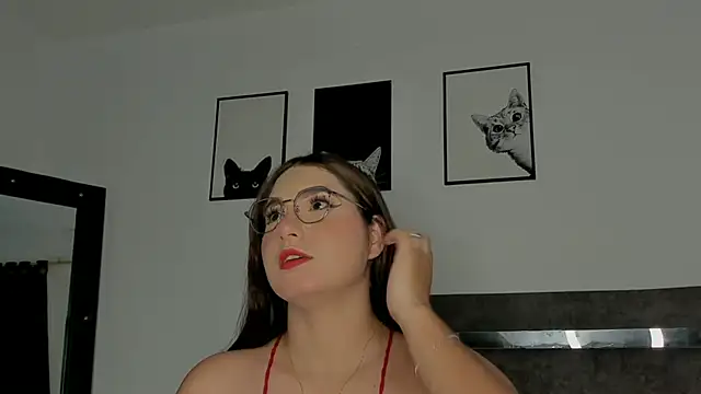 Anniferreira2 online show from 22, 10, 2025