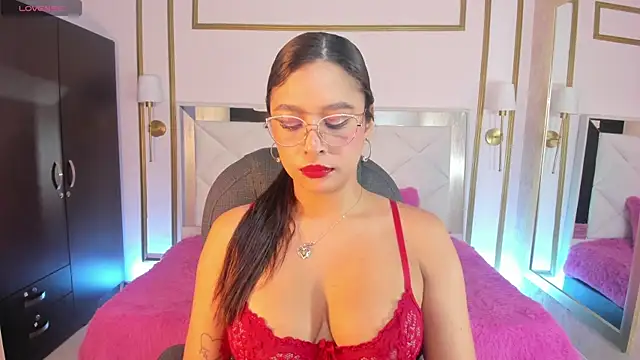 Snapshot of victoria__Smith chatting on 11, 11, 2025 victoria Smith online show from 11, 11, 2025