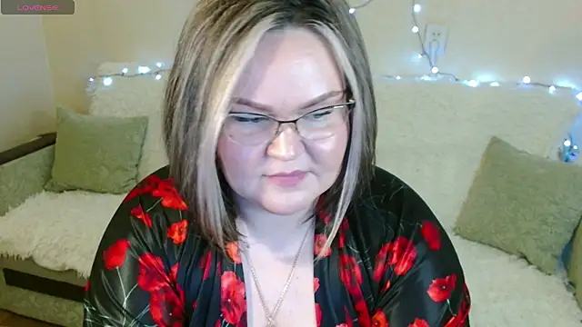 Vivien  wet online show from 2, 2, 2025