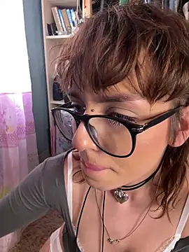 Snapshot of SingerMarla_ chatting on 4, 3, 2025 SingerMarla online show from 4, 3, 2025