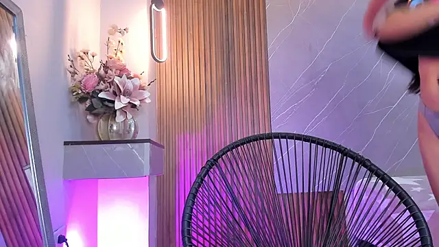 Snapshot of ariana_jhonson1 chatting on 12, 3, 2025 ariana jhonson1 online show from 12, 3, 2025