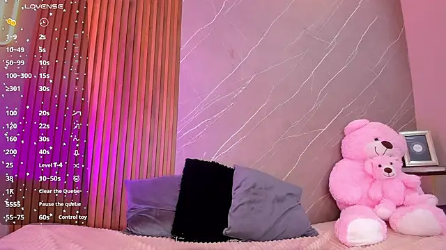 Snapshot of ariana_jhonson1 chatting on 10, 9, 2025 ariana jhonson1 online show from 10, 9, 2025